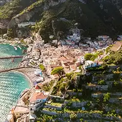 Imagen aérea de una localidad costera.